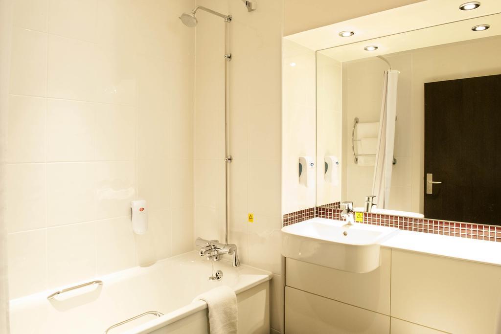 Premier Inn Aberdeen Airport - Дайс Номер фото